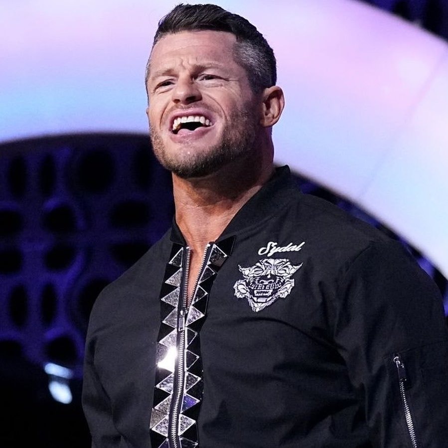 Orange Cassidy on Matt Sydal t-shirt (photo 2 of 2)