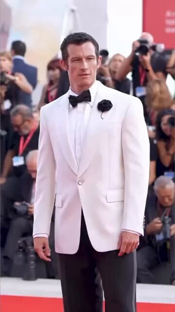 Red carpet moment in white tuxedo