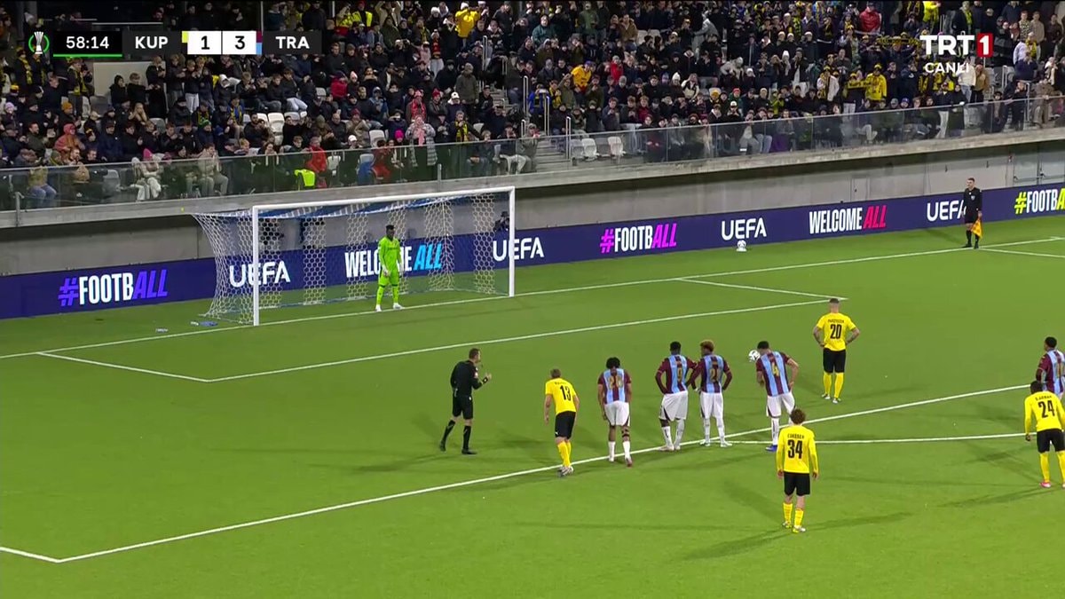 André Onana penalty save