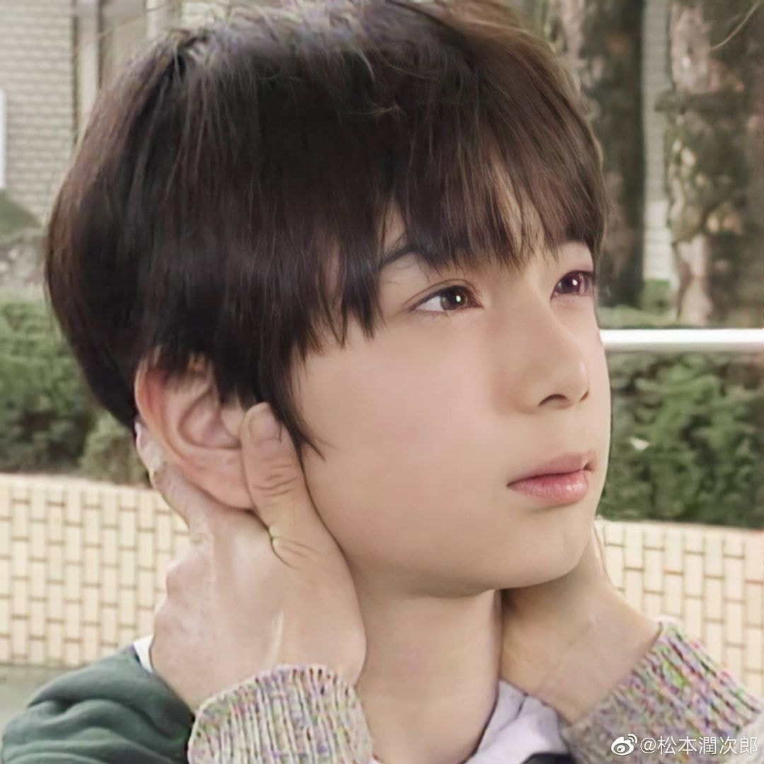 soft profile moment 💜