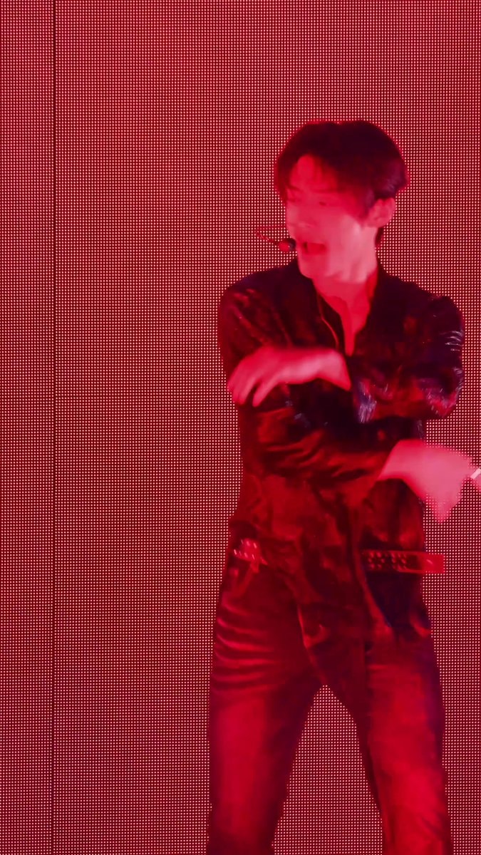Jiwoong ZEROBASEONE stage performance