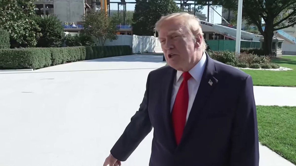 Trump boards Marine One before Alaska rally