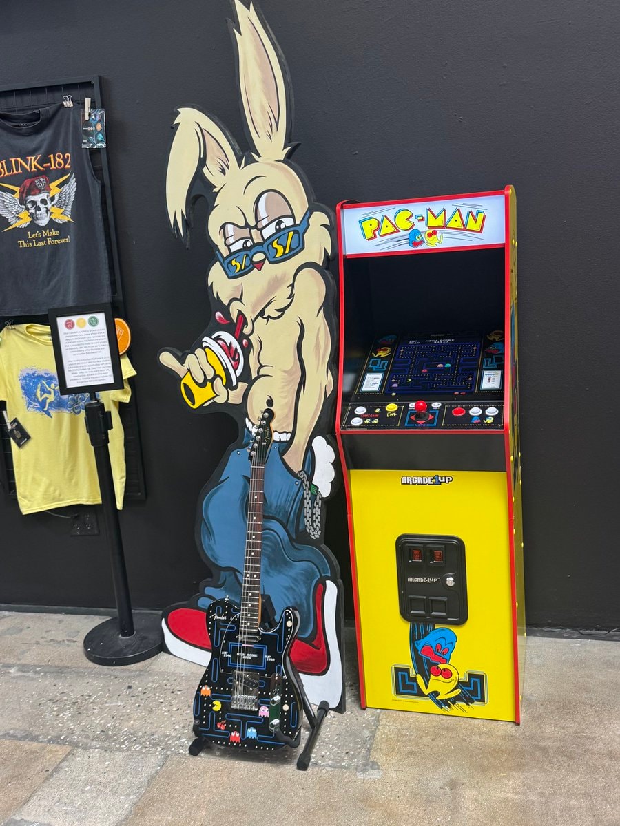 Blink-182 pop-up Los Angeles (photo 2 of 2)
