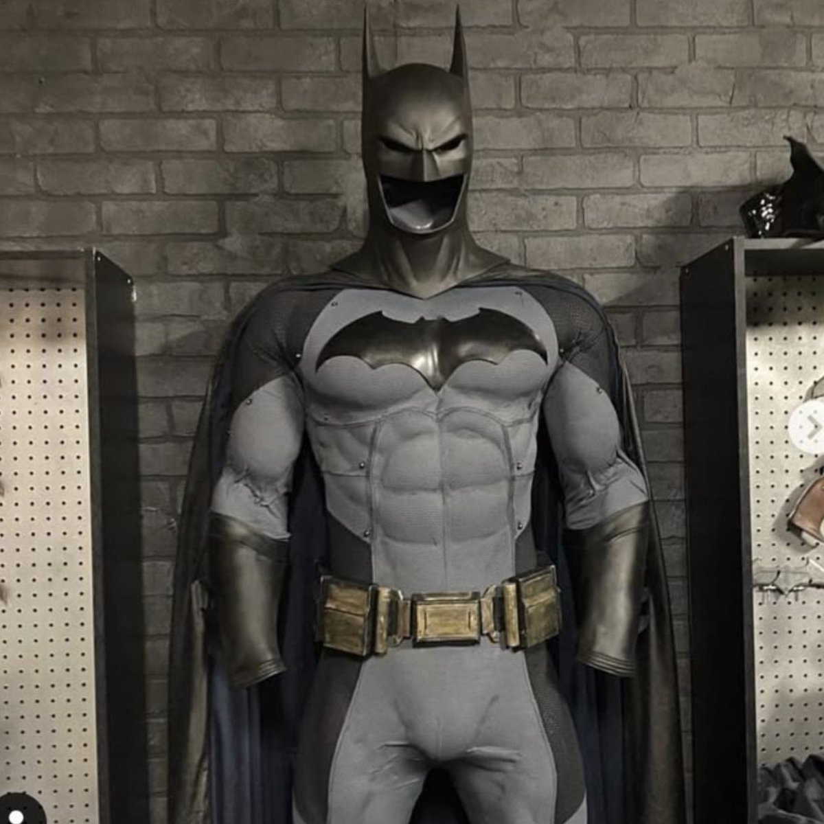 Alan Ritchson DCU Batman clarification (photo 2 of 2) Alan Ritchson DCU Batman clarification (photo 2 of 2)