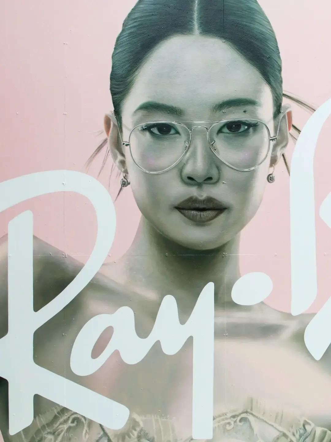 JENNIE Ray-Ban NYC mural (photo 2 of 4)