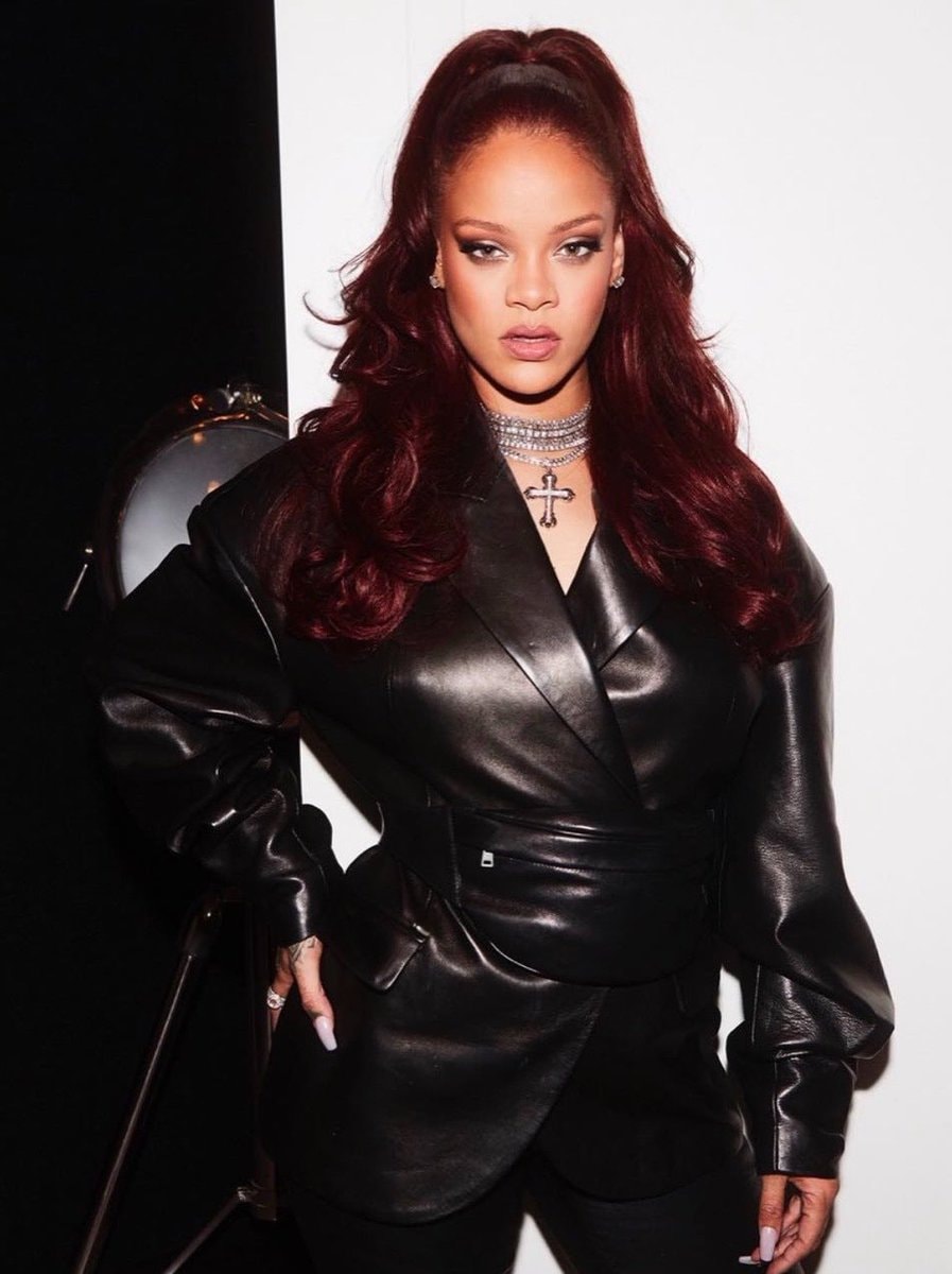 Rihanna fashion portrait (photo 3 of 3)