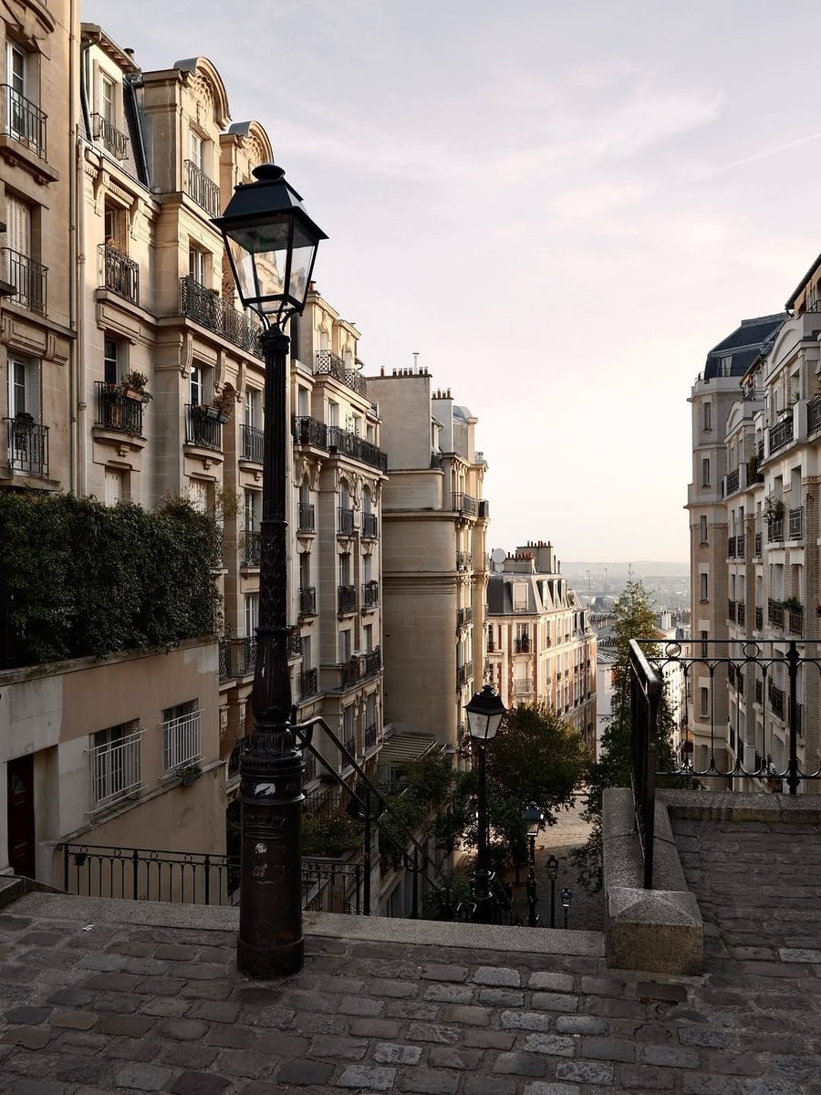 Paris France street scene (photo 4 of 4)