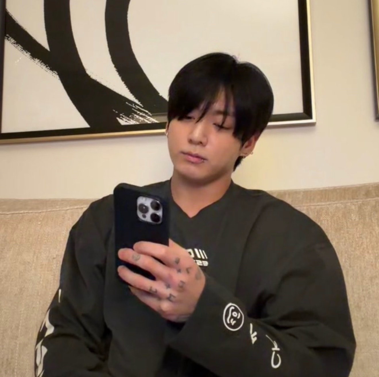 Jungkook round shape Jungkook round shape