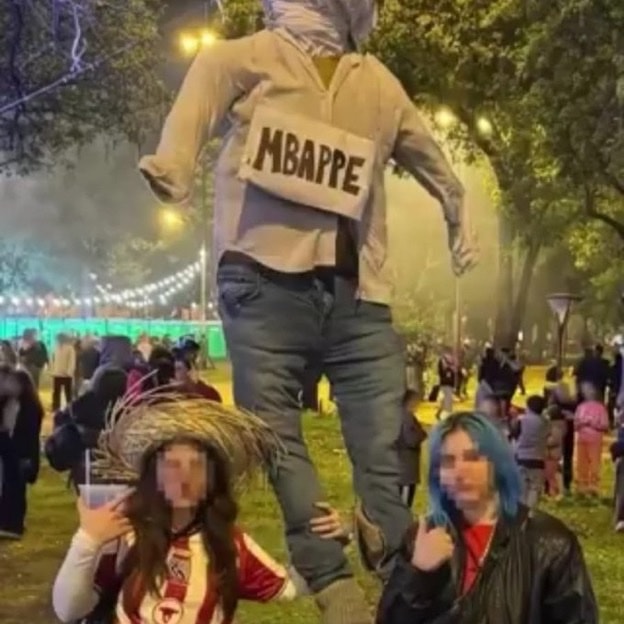 Kylian Mbappé scarecrow burned in Paraguay (photo 1 of 2)