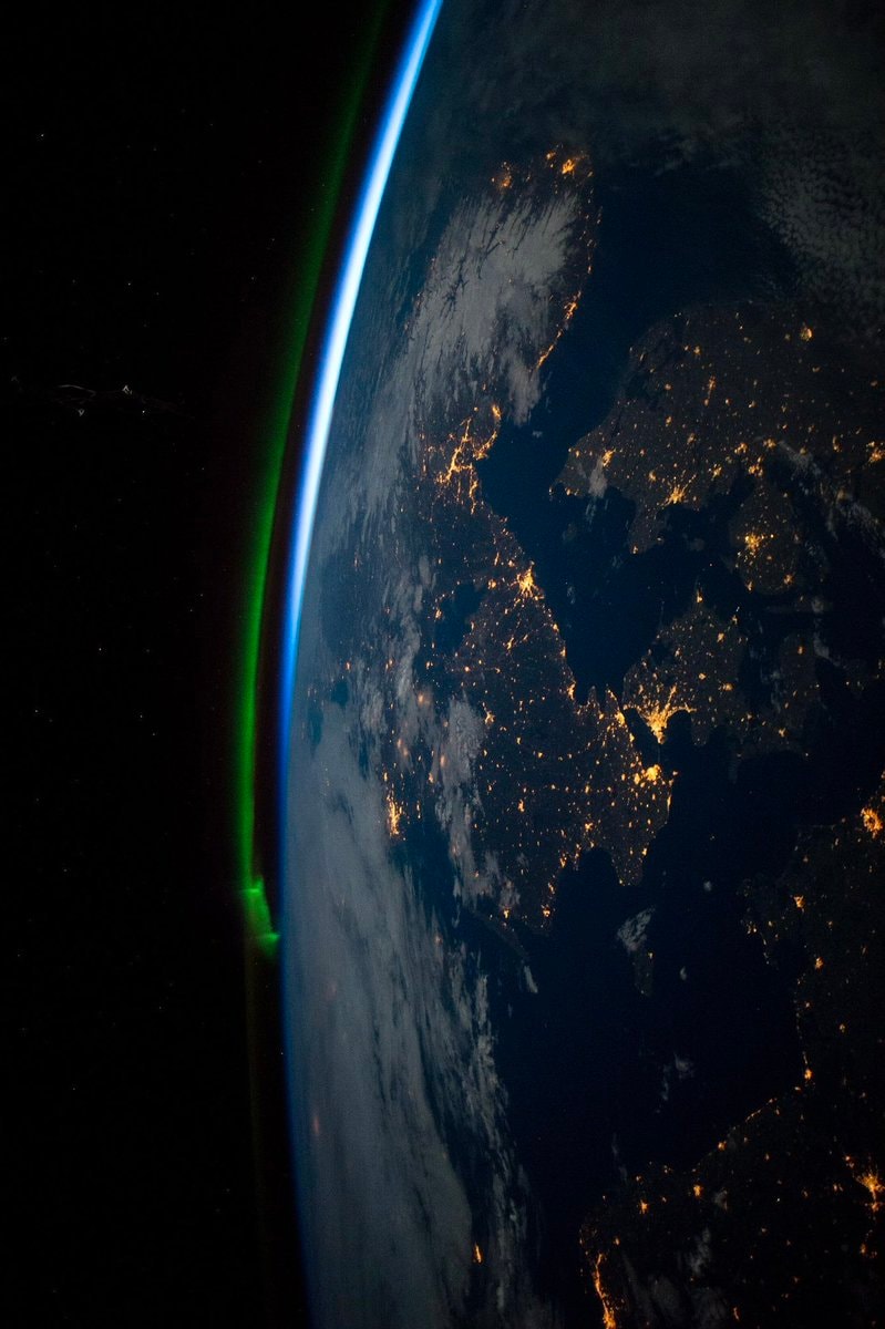 Earth from ISS aurora dancing