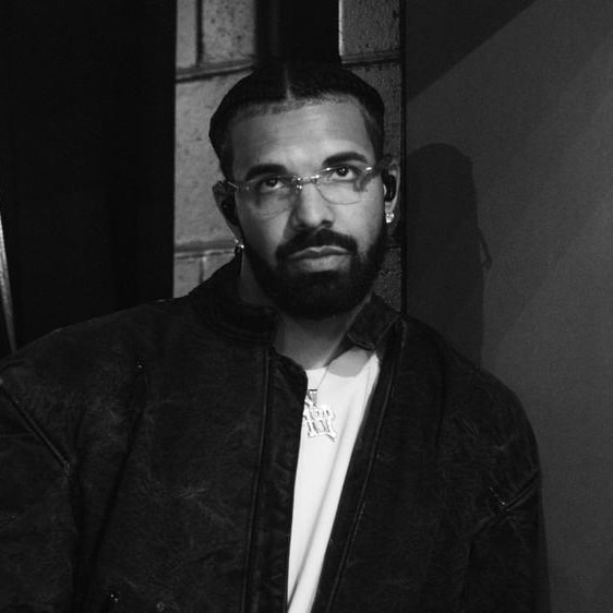 Ariana Grande ties Drake Apple Music record (photo 2 of 2)