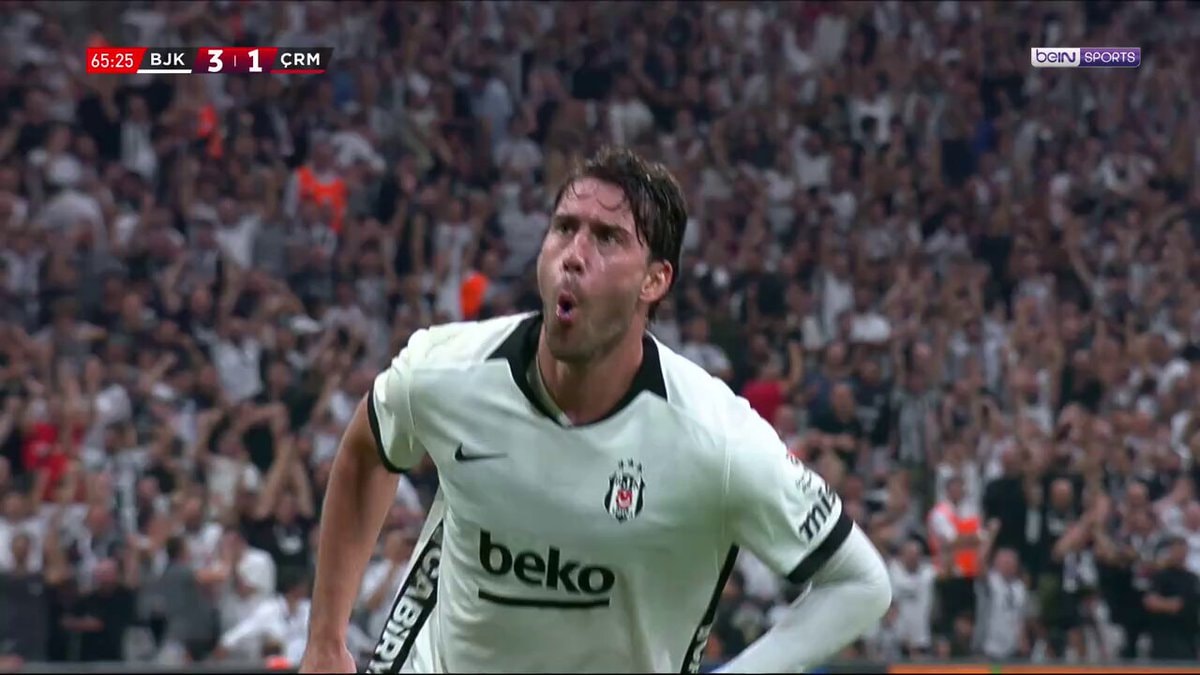 Dusan Vlahovic with Beşiktaş fans Dusan Vlahovic with Beşiktaş fans