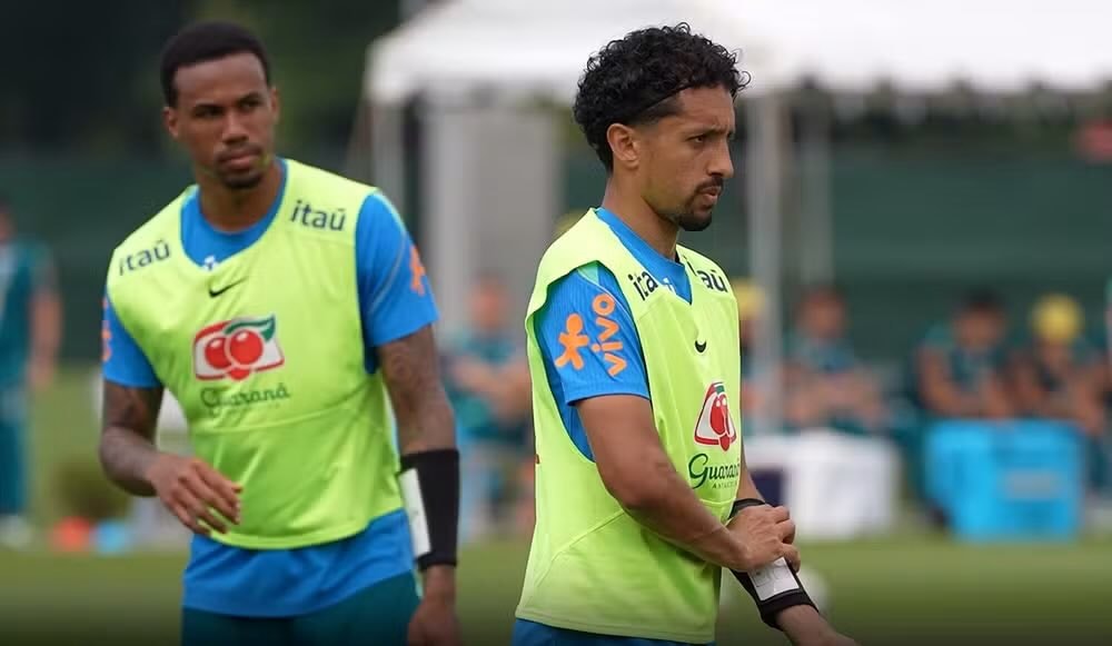 Brazil squad NFL wristbands in training 🇧🇷🏈 (photo 2 of 2)