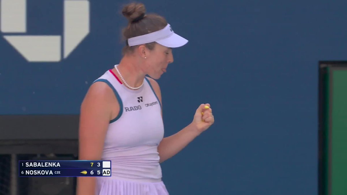 Linda Noskova beats Aryna Sabalenka