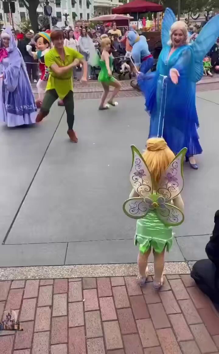 Disney character hugging rule