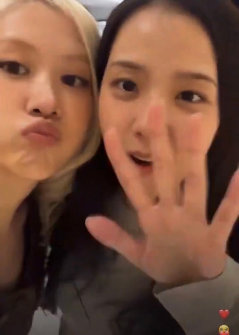 ROSÉ and JISOO Instagram Live reunion (photo 2 of 2)