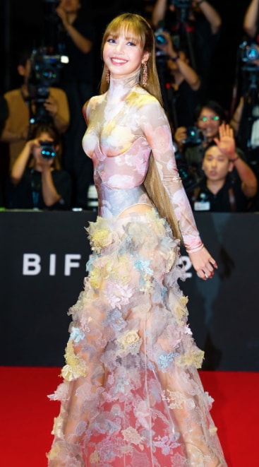 Lisa Complex Magazine best-dressed (photo 4 of 4)