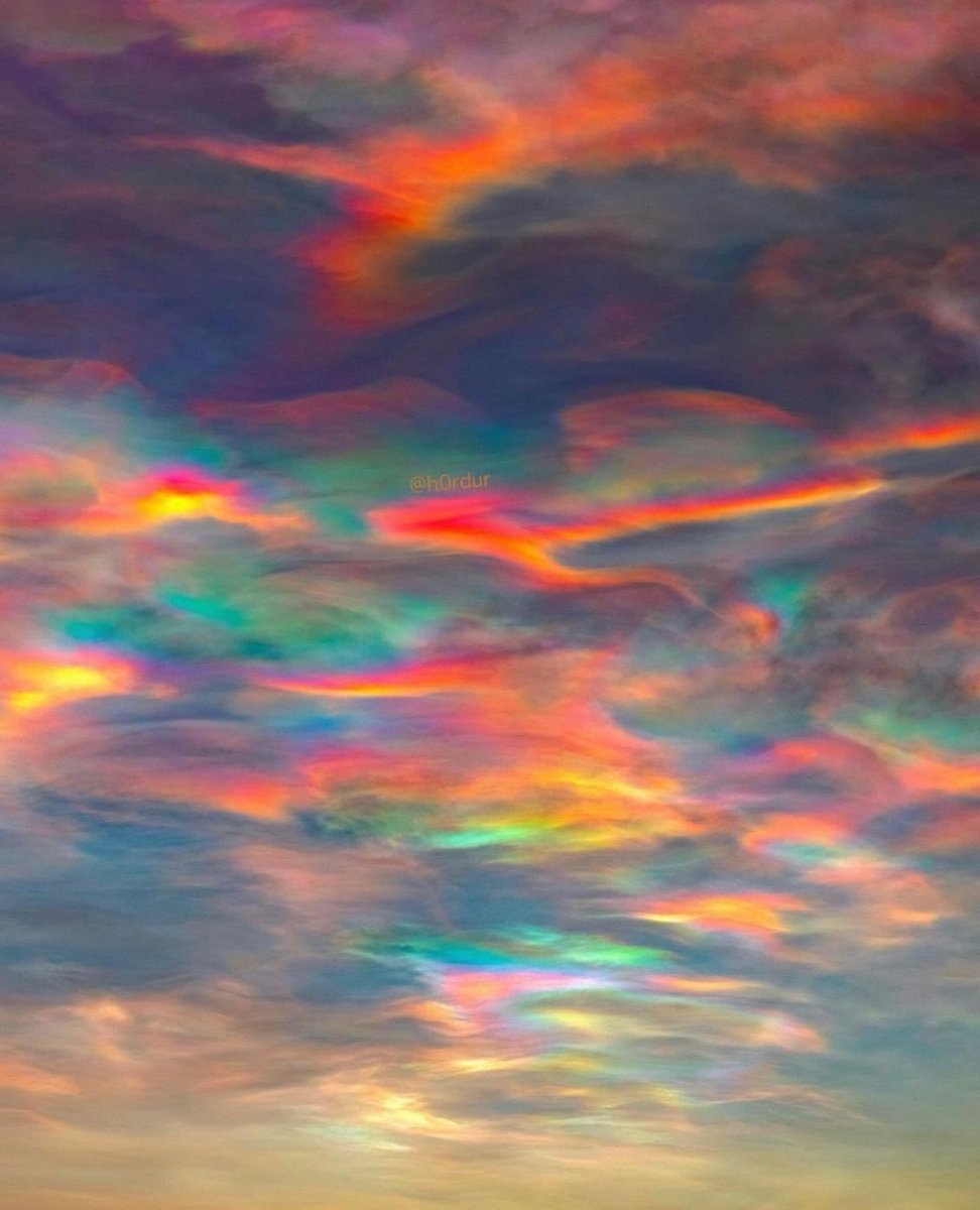 Polar Stratospheric Clouds (photo 2 of 2)