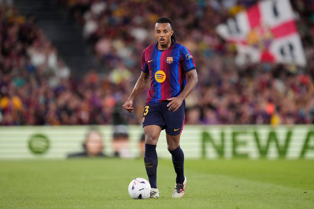 Barcelona fans frustrated with Koundé