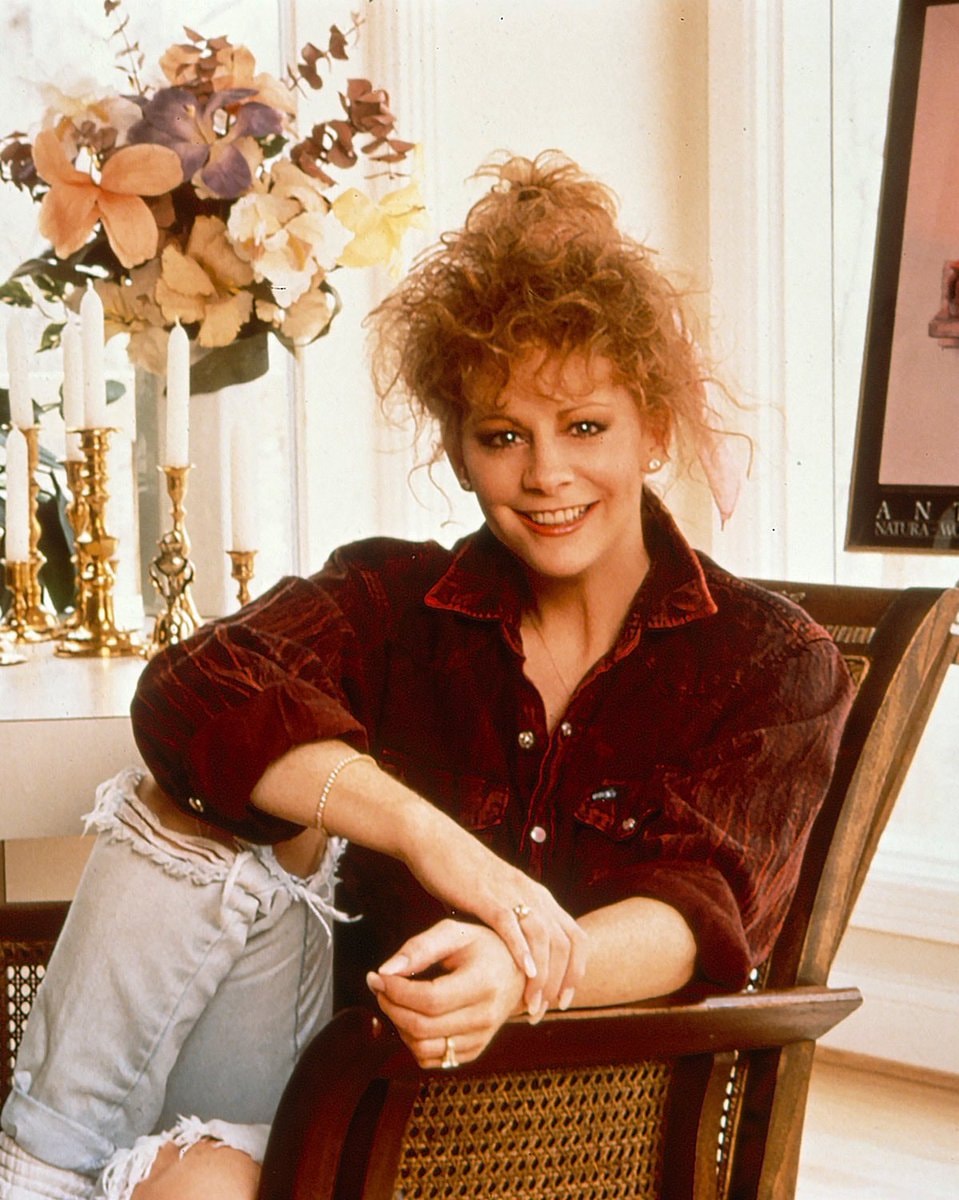 Reba McEntire and Chaka Khan 1980s throwback (photo 2 of 2)