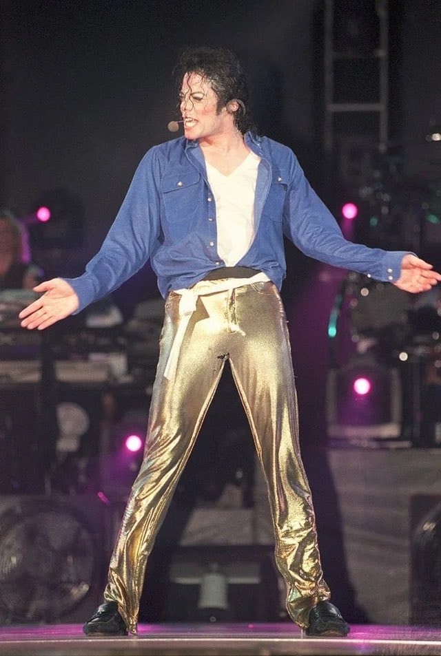 Blue Jacket Live Stage Performance (photo 2 of 4)