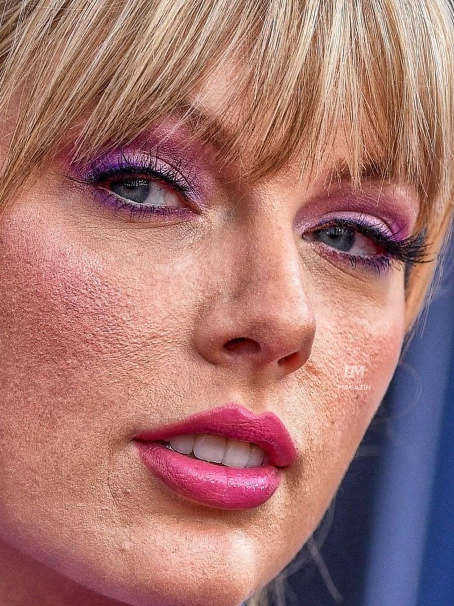 Taylor Swift EM MAGAZIN close-up (photo 1 of 2)