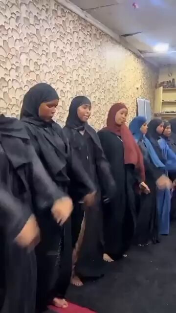 Somalis dancing in hijabs