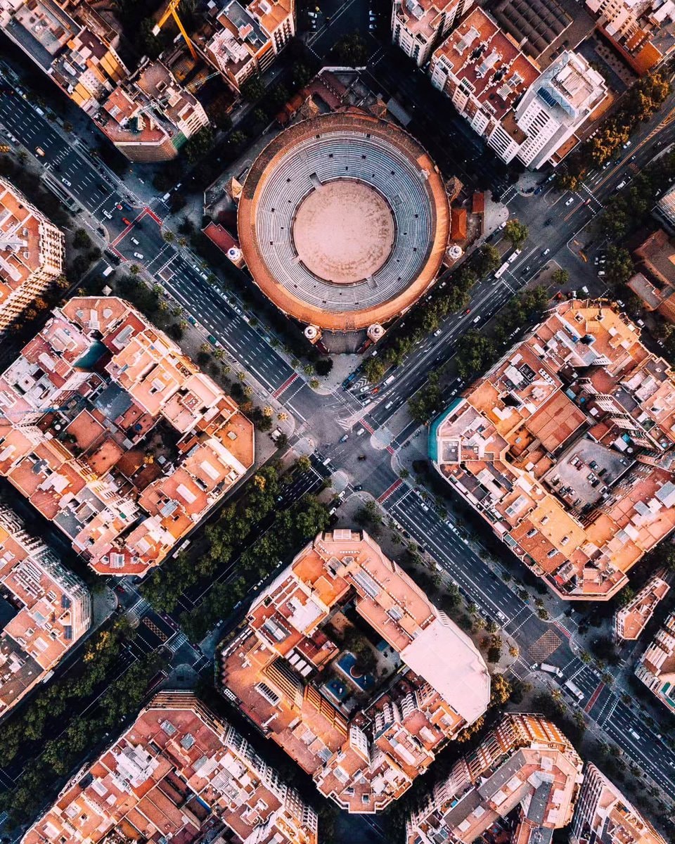 Barcelona Sagrada Familia aerial view (photo 2 of 3)