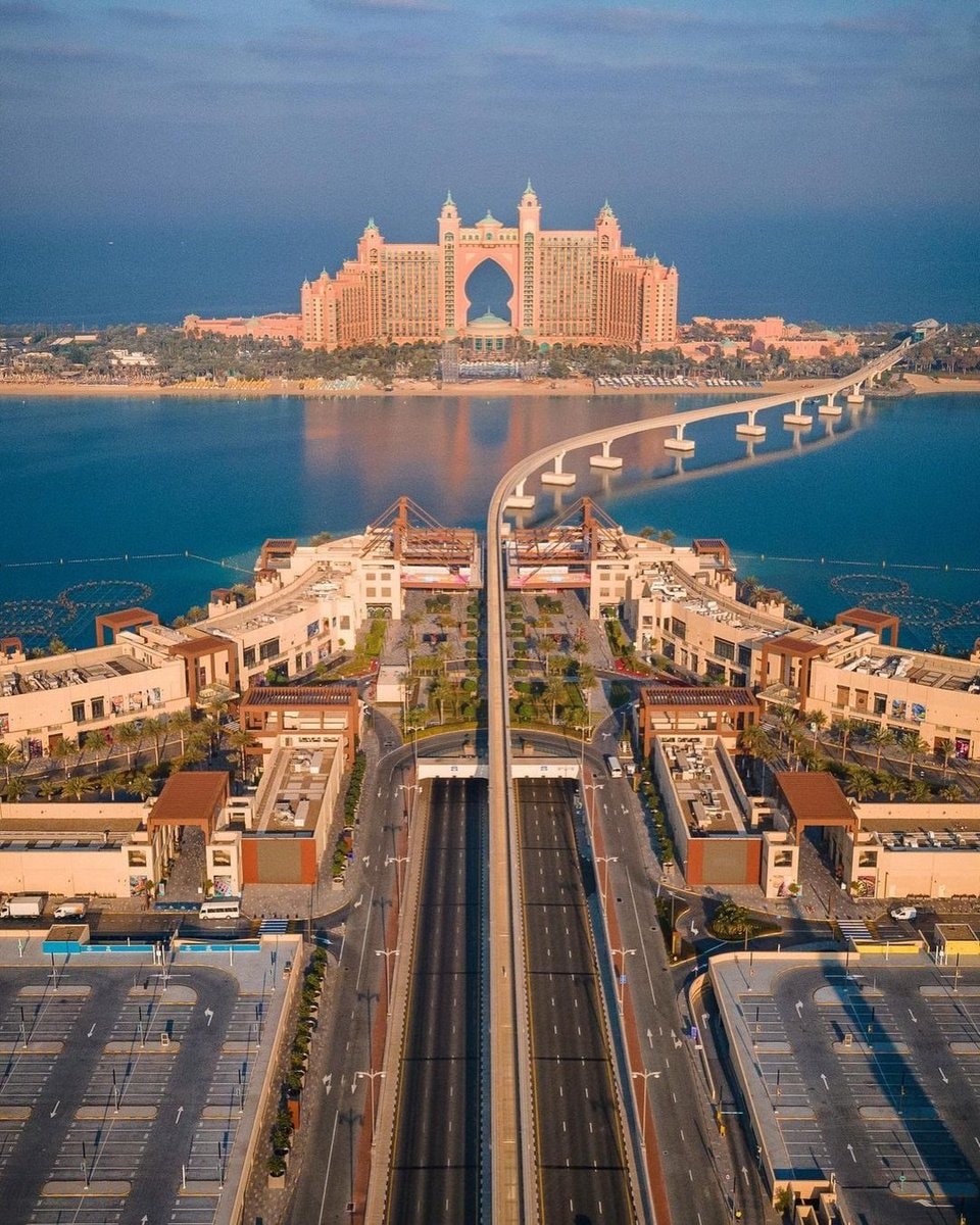 Palm Jumeirah Dubai (photo 3 of 4)