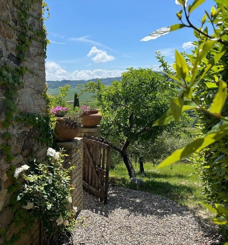 Tuscany Italy outdoor dining view (photo 2 of 4)