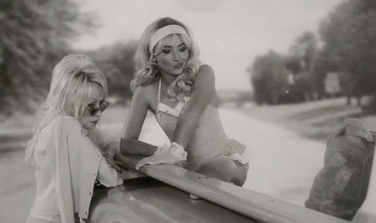 Sabrina Carpenter Dolly Parton tribute (photo 1 of 2)
