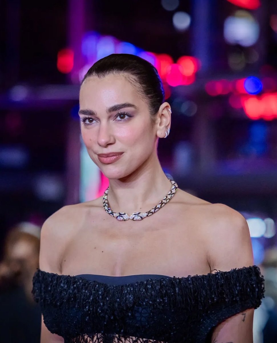 Dua Lipa biography details (photo 4 of 4)