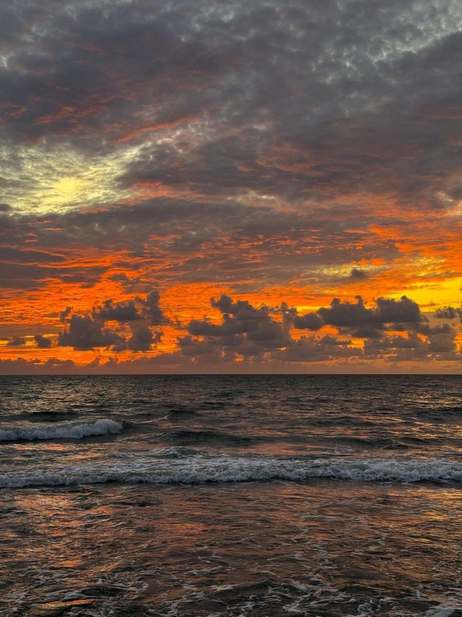Breathtaking Ocean Sunset (photo 3 of 4)