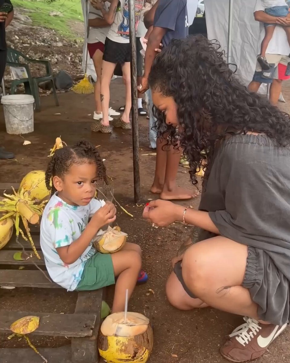 Rihanna child coconut moment