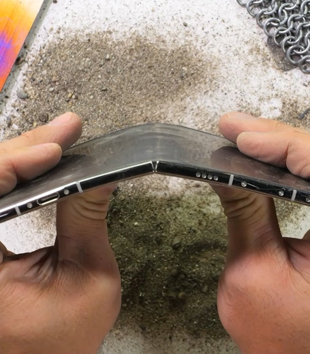 iPhone Duo fails JerryRigEverything durability test
