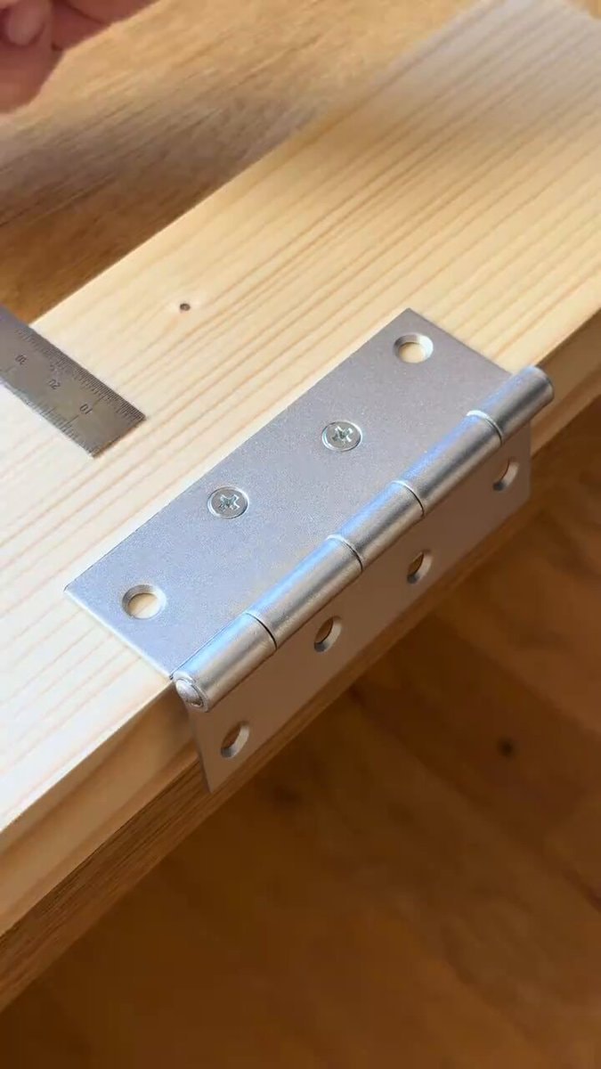 proud hinge layout issue