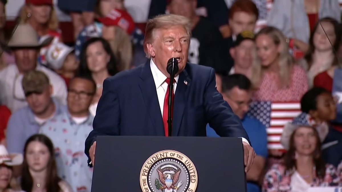 Trump awards Roger Clemens Presidential Medal of Freedom