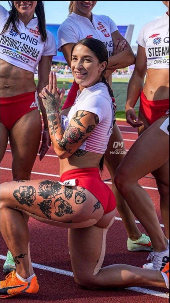 Ewa Swoboda track poses (photo 2 of 2)
