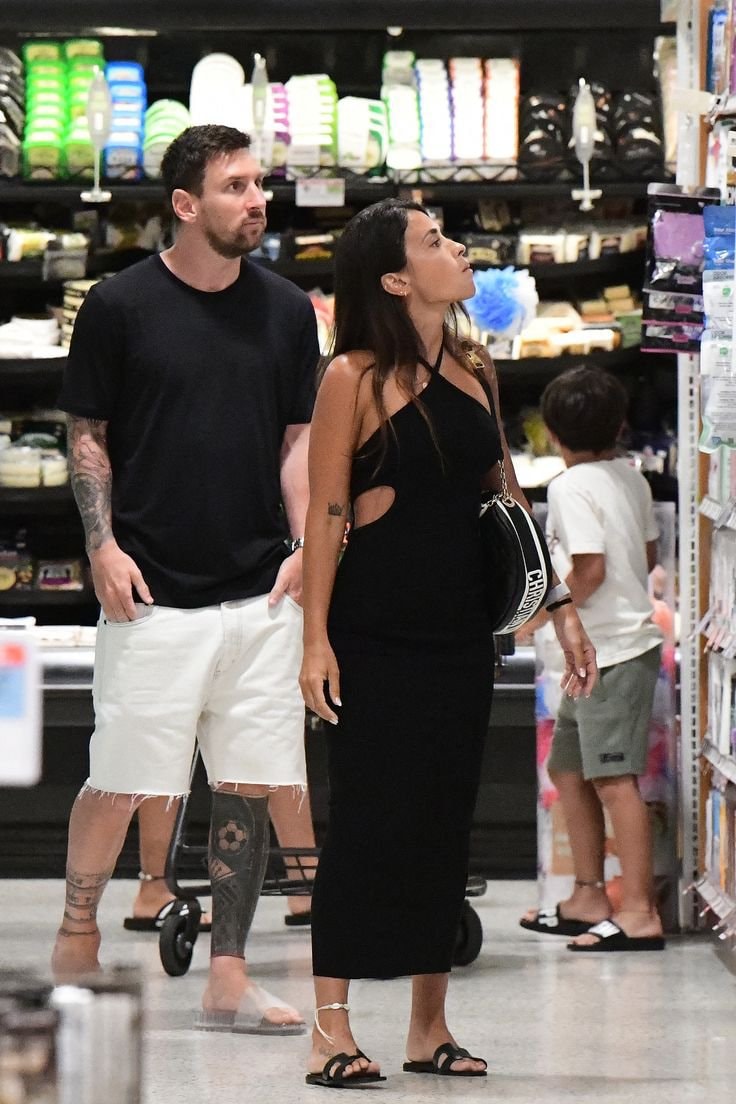 Lionel Messi and wife in New York City (photo 2 of 2)
