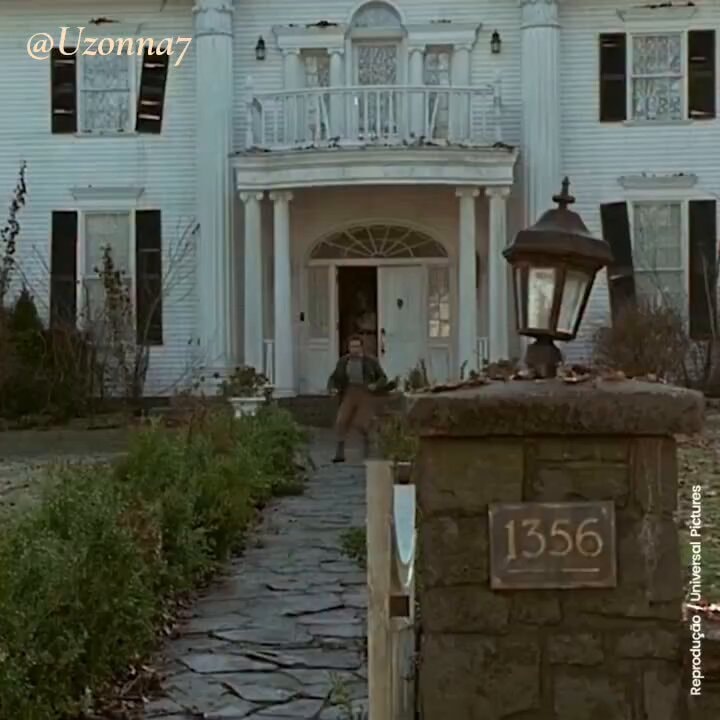 Jumanji 1995 horror film analysis