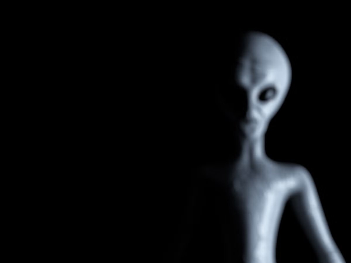 Aliens visit Earth hypothetical