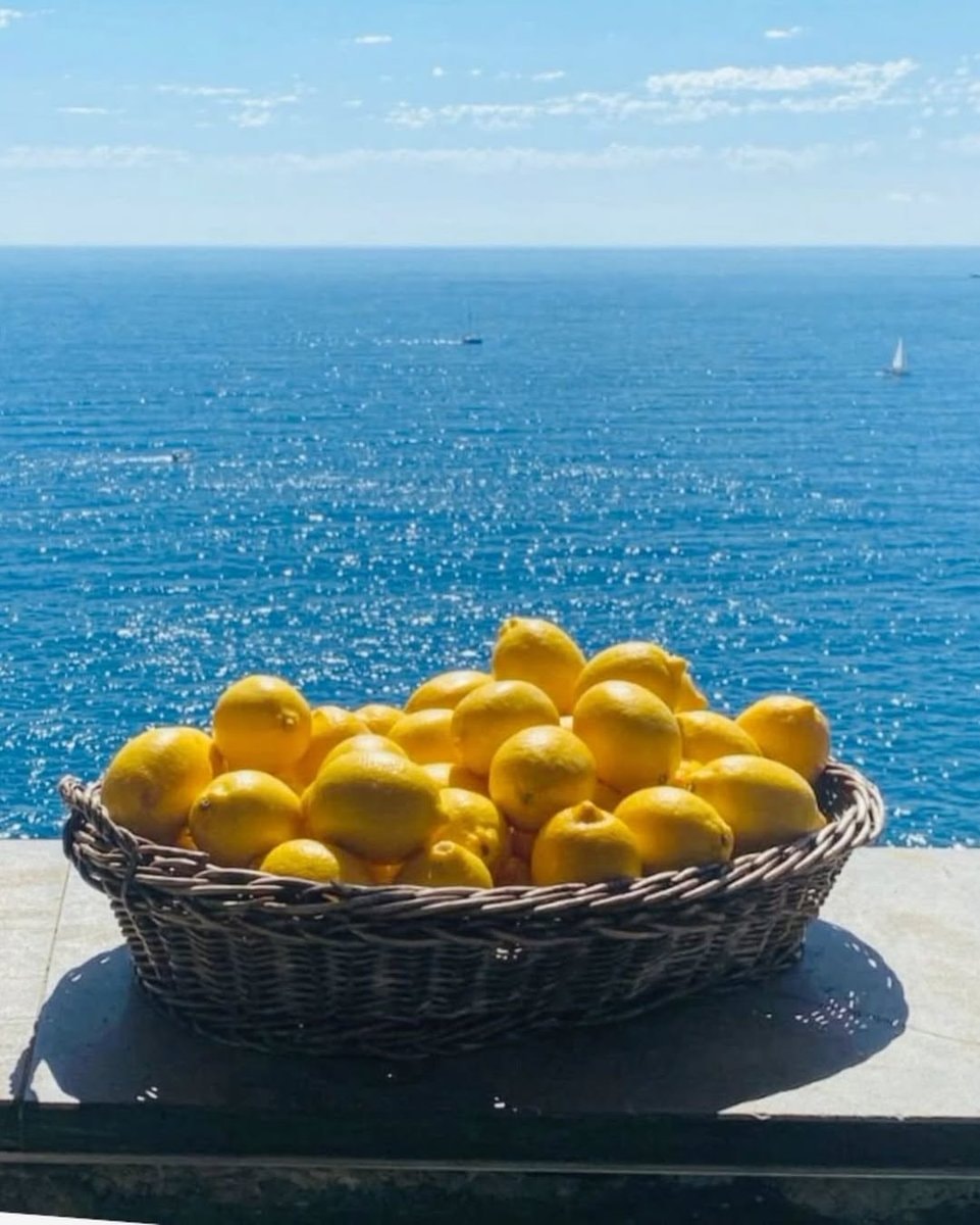 Italian summer beach (photo 2 of 4)