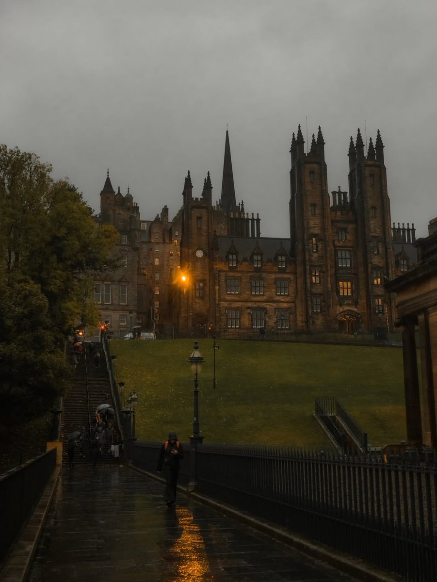 Edinburgh rainy day (photo 1 of 4)