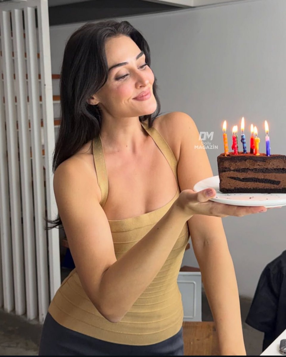Esra Bilgiç birthday