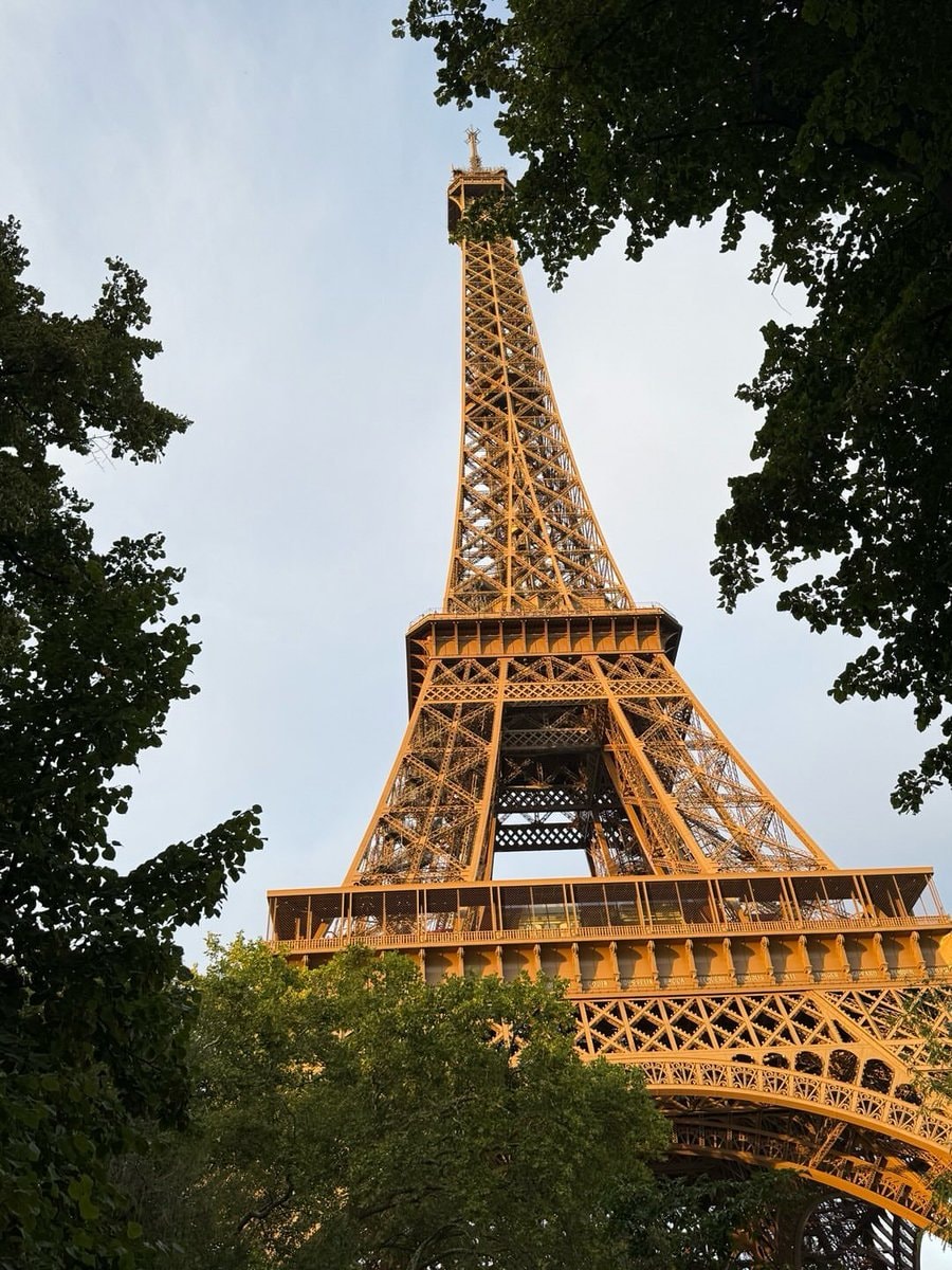 Eiffel Tower New York (photo 2 of 3)