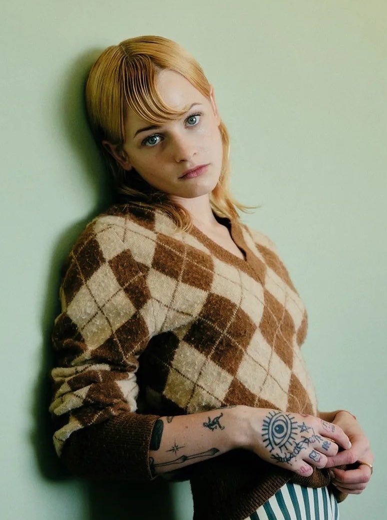 Esther McGregor as Violet Sorrengail