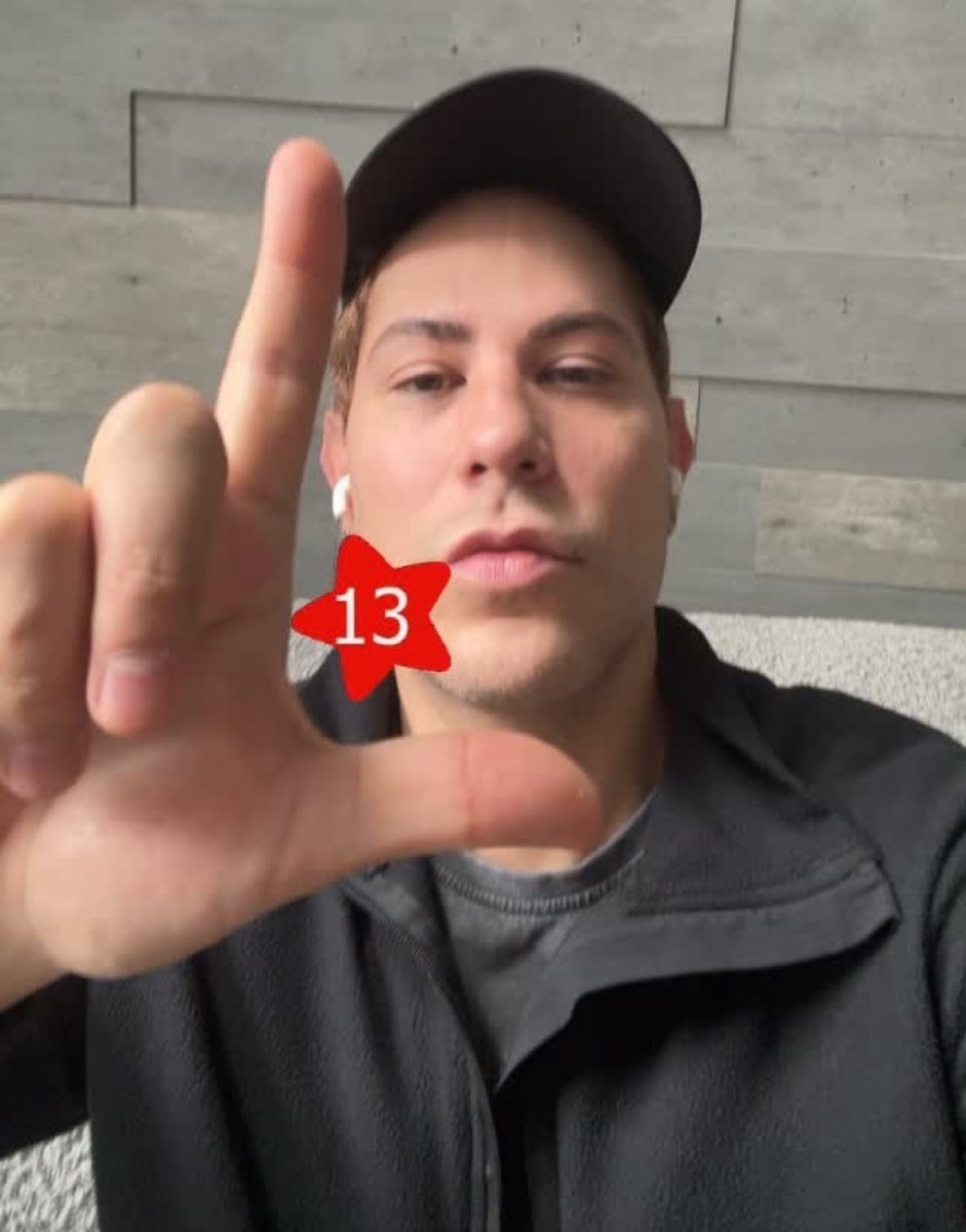 Christian Chávez L gesture Brazil