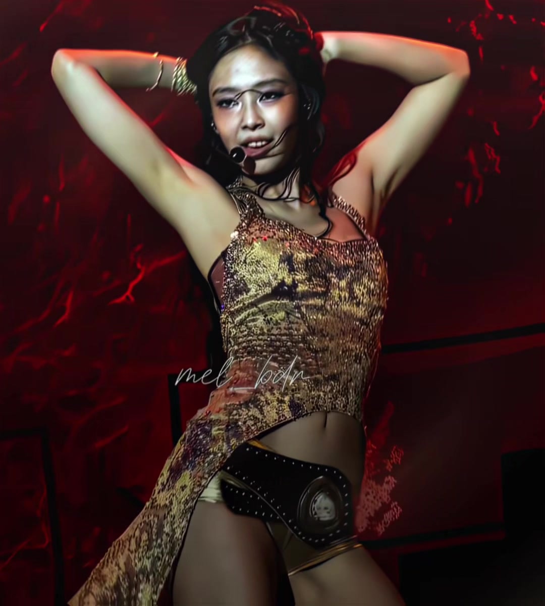 Jennie Mad Cool Festival performance