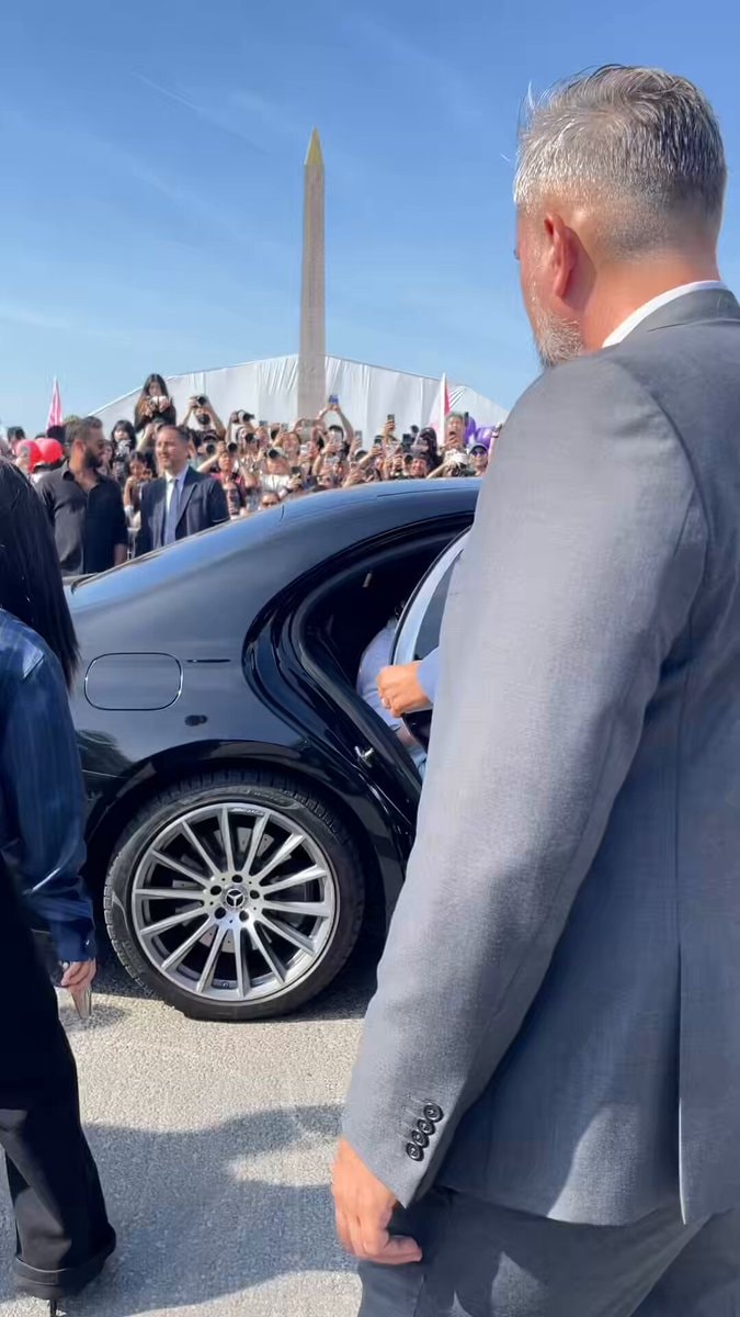 LingOrm at Dior Fashion Show Paris