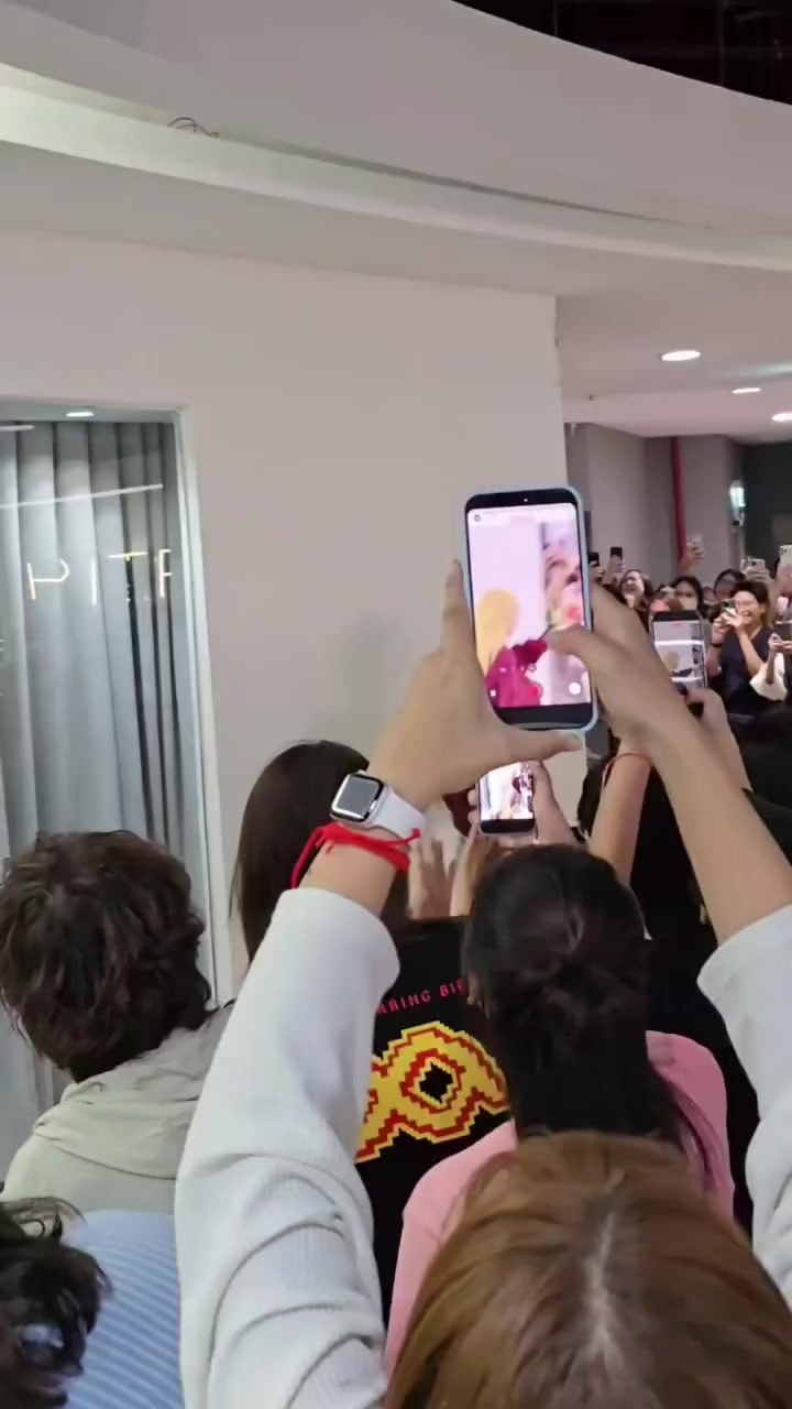 Janhae and Janployshompoo fan crowd